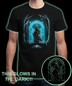 T-shirt Homme Speak Friend and Enter (Brillant dans la nuit) de ddjvigo